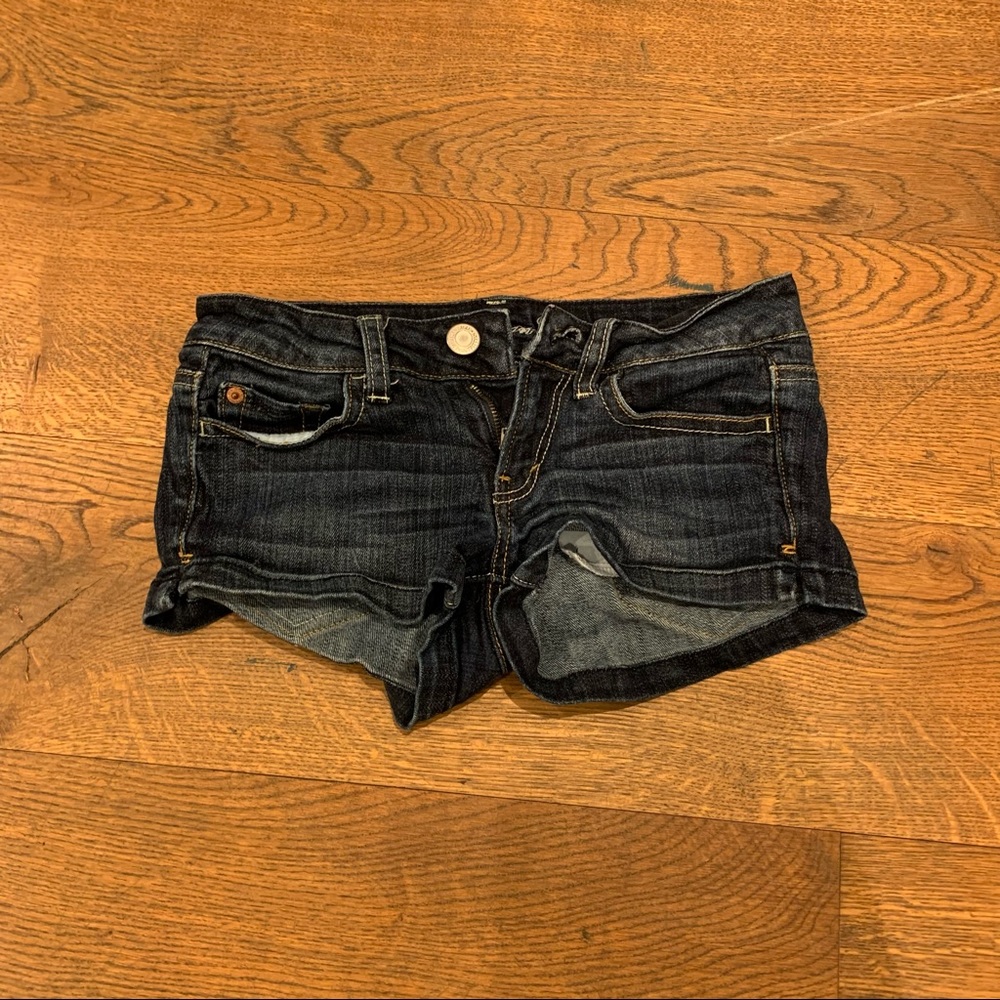 Low waisted American Eagle dark wash denim shorts